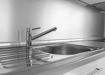 Çelik Evye Tavsiyesi: Mutfaklarınız İçin Şık ve Dayanıklı Bir Seçim